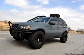 Learn what it's like to own the 2020 bmw x5. Wrecked Bmw X5 Turned Into A Post Apocalyptic Flame Spitting Beast Carscoops