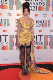 There's lots of performances lined up and even though the audience isn't as big as usual the brits is set to showcase big names. Pbafyrtzhyickm