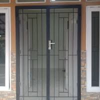 S plus memamerkan berbagai macam produk unggulannya mulai dari pintu, jendela, plafon, lantai, wpc, dan genteng. Jual Teralis Pintu Besi Terbaik Harga Murah July 2021 Cicil 0