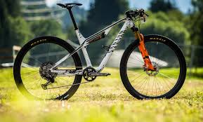De canyon van de uittredende wereldkampioen mathieu van der poel heeft ondertussen zijn waarde al ruimschoots bewezen. Canyon Mathieu Van Der Poel Received A Custom Painted Facebook