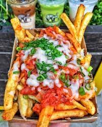 The dish is a popular appetizer because it combines salty cheese curds with meaty gravy and crunchy french fries. Daily Deliciousness Kimchi Poutine X Extreme Food Food Food Dishes