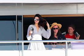 Jenner rode in her vintage blue convertible while someone who appeared to be styles rode next to her on a motorcycle. Harry Styles And Kendall Jenner Spend New Year S On Yacht With Ellen Degeneres Vanity Fair