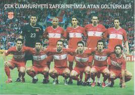 Düz bir mantıkla galatasaray futbol takımı > çek cumhuriyeti milli futbol takımı diyorum o zaman ben. Turk Milli Takimi Mac Gunu Dergisi Turkiye Cek Cumhuriyeti 15 Haziran 2008 Pera Mezat