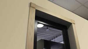 En suivant un diy plus ou moins détaillé, il est ainsi possible de la réaliser maison, avec des matériaux, des couleurs ou des finitions qui varient en fonction des envies. Chambranle De Porte En Chene Massif Moderne A Prix Fabricant
