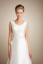 Anche l'abito da sposa a tubino può rappresentare un'ottima scelta per chi vuole valorizzare un bel fisico. Abiti Da Sposa Semplici Unadonna