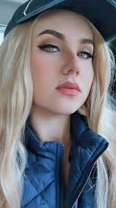 Twilights wig and attitude inspiration for Rosalie in new moon 😟🙄🌑