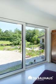 hausidee wohnzimmer mit blick in den garten haus aus holz haus haus ideen