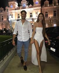 Elisabeth rioux raconte l'histoire de sa relation abusive ceux qui suivent elisabeth depuis longtemps sont familiers avec la personne présente à ses côtés: Hugs Girlfriend And Elisabeth Rioux Image 6112365 On Favim Com