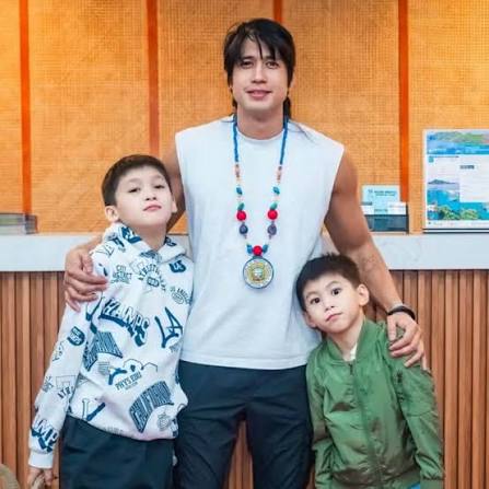 BONDING MOMENT NI ALJUR ABRENICA KASAMA ANG KANYANG MGA ANAK SA DUMAGUETE  ❤️👨‍👦‍👦 Quality time muna si Aljur Abrenica kasama ang kanyang dalawang  anak na sina Alas at Axl habang nag-e-enjoy sila