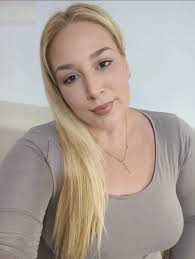 Beautiful girl's don't use Facebook they use men, 😒