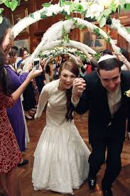 Pin By Kay Lowen On Modest Jewish Wedding Ideas Jewish Wedding Jewish Wedding Ceremony Wedding Chuppah