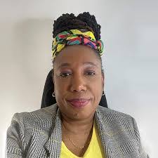 Barbara Nott's Instagram, Twitter & Facebook