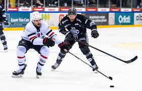 Honey lee onlyfans the space is really small and dark,