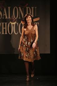Caroline Barclay Au Defile Du 13eme Salon Du Chocolat 2007 Idees Vestimentaires Idees De Mode Defile Mode
