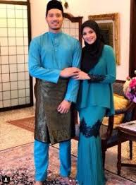 Perkahwinan 2019, color wedding 2019, color trend 2019/2020, warna tema baju raya 2019, color of the year 2018, wedding 2019, wedding living coral. Bukan Main Lagi 10 Pasangan Artis Popular Malaysia Ni Melaram Baju Raya Sedondon Berita Steady