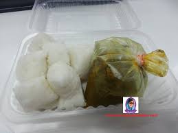 Setiap kali raya, hidangan ni antara yang wajib dihidangkan. Nasi Impit Rendang Ayam Negeri 9