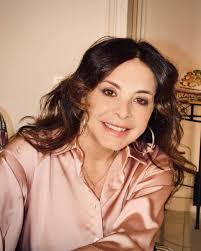 Ieri è passato. Il domani non è ancora arrivato. Abbiamo solo l'oggi:  cominciamo!”