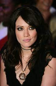 Wait until you see these photos—the resemblance is uncanny. Hilary Duff Dark Brown Hair Color Brunette Pale Skin Hair Color Hair Pale Skin Dark Hair Pale Skin