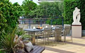 Accoya was used for all the superior decking and facades throughout the 'jungle house' on guarujá beach. Roof Terrace Design London Mylandscapes Modern Small Rooftop Designs