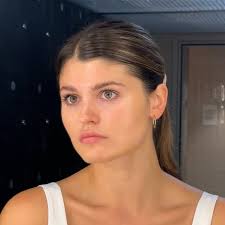 Elle Edwards (@livefitelle) • Threads, Say more