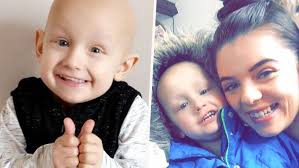 Hugrakkur 5 ára strákur með krabbamein bað mömmu sína afsökunnar og lést  svo í faðmi hennar -