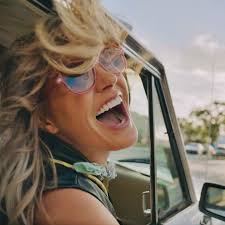 ON MY WAY ON A SUNDAY! Roadtripping through the glorious sunshine here in  VT! Happy hour-back day erbuddy!