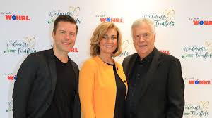 Es wurde gedealt, gepitcht und um die gunst der gründer gebuhlt: Dhdl Lowin Dagmar Wohrl Mit Ihrer Familie Bei Charity Event Promiflash De
