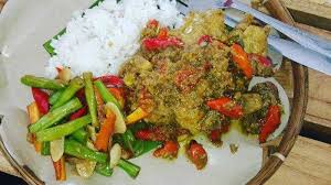 Sego cawuk di warung bu mantih sendiri terdiri dari nasi yang diguyur kuah pindang, kuah bumbu rujak, dan salah satu makanan khas banyuwangi yang populer adalah pecel rawon rm. Nasi Tempong Pecel Pitik Dan 5 Kuliner Malam Di Banyuwangi Yang Menggiurkan