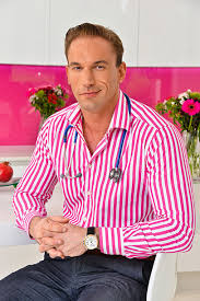 In this video, dr christian jessen discusses his top ways to achieve a healthier, more rested night's sleep including british wool bedding from the wool room. Juicing Can Be Very Dangerous Dr Christian Talks Healthy Eating With Hello Online Hello