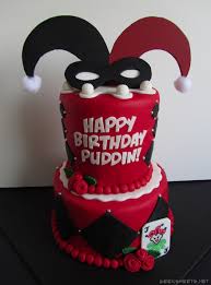 Then puddin', these sweets are for you! Harley Quinn Cake Geek Sweets