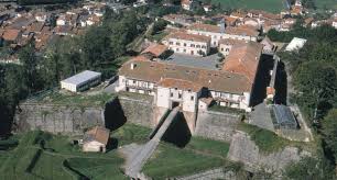 La Citadelle St Jean Pied De Port Mendiguren Citadelle Chateau France Chateau Fort