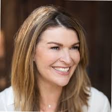 Laura Ludlow's Instagram, Twitter & Facebook