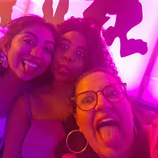 Do Kusnet pra vida!!! Conheço e sou team Maya desde a faculdade! Amo a  profissional e a pessoa de luz que você é! Desejo que possamos dividir os  palcos novamente, e que