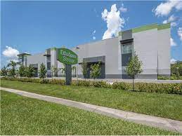 Whether you are a first generation or fourth generation rv enthusiast, we understand there is nothing like if you are planning to drive across the entire country or to the nearby everglades national park, you will have secure and convenient access to your rv right here in florida. Cheap Rv Storage Units In Fort Myers Fl Free Reservation And Discounts