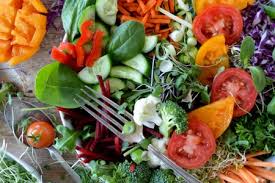 Baik salad buah atapun salad sayur keduanya mengandung berbagai macam vitamin, antioksidan dan berbagai kandungan baik lainnya. Simak 10 Resep Salad Nikmat Untuk Menyegarkan Harimu Ini
