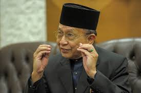 You are viewing page 1 of 2,533. Rais Yatim Include Senators In List Of Frontliners To Receive Vaccine Malaysia Malay Mail