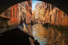 Some of the famous italian last names are da vinci, di caprio, agessi, dante, de niro, langello etc. Italian Surname Meanings And Origins