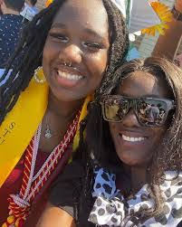 Selena Bennett's Instagram, Twitter & Facebook