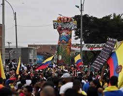 Inauguran el monumento a la resistencia en puerto resistencia, cali cientos de personas se encuentran a esta hora, alrededor del nuevo monumento suspender los bloqueos en los puntos de resistencia de siloé, lo cual se hará con grandes eventos, pues quedó claro que de las calles no nos. Zudrfnouumxfm