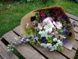 Moss flowers in glasgow are qualified florists. Regular Flower Delivery In Glenkens Area Dumfries Galloway