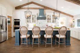 Season 4 Episode 1 The Cargo Ship House Chip Joanna Gaines Farmhouse Kitchen Design Kitchen Inspiration Design Fixer Upper Kitchen