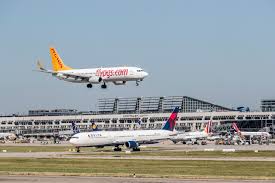 Hier lernen und üben sie wichtige wörter, um über personen, orte und objekte an einem flughafen zu sprechen. Pressemitteilungen