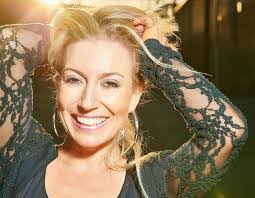 Taryn Francis's Instagram, Twitter & Facebook