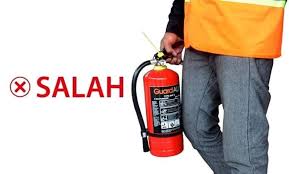 Sebuah tabung kecil yang dimampatkan dengan kebaikannya : Cara Membawa Alat Pemadam Api Mesjid Jami Al Jihad Facebook