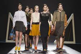 Darah seni yang dimiliki beberapa selebriti hollywood ini, tersalurkan dengan cara lain yaitu dalam dunia fashion dan sukses. Keren 5 Desainer Ini Bikin Indonesia Makin Terkenal Di Mata Dunia