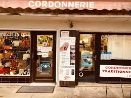 On site you can find snacking, charging station for electric car. Cordonnier Ile De France Alentoor