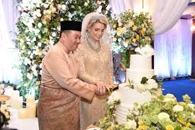 يڠ دڤرتوان اݢوڠ) is the head of state of malaysia. Majlis Perkahwinan Yang Dipertuan Agong Malaysia