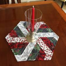 Image Result For Quilted Round Table Toppers Table Topper Patterns Christmas Table Toppers Quilted Table Toppers