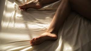 Lakukan teknik ini secara konsisten, insyaallah masalah sakit tumit & sakit tapak kaki (plantar fasciitis) anda akan mengalami pemulihan sedikit demi sedikit. Nyeri Tumit Setelah Bangun Tidur Di Pagi Hari Harus Bagaimana Health Liputan6 Com