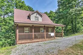 Timber tops offers a variety of pet friendly homes. Around The Bend Pet Friendly 2 Bedroom Vacation Cabin Rental Sevierville Tn 142909 Find Rentals